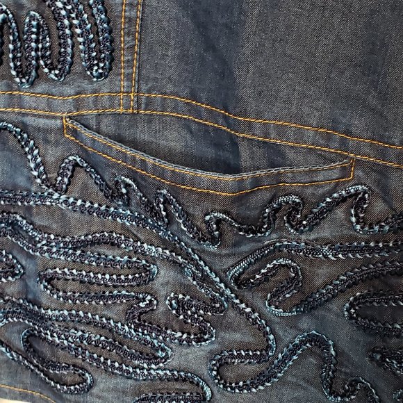 Parsley & Sage Embroidery Chambray Vest - Picture 5 of 11